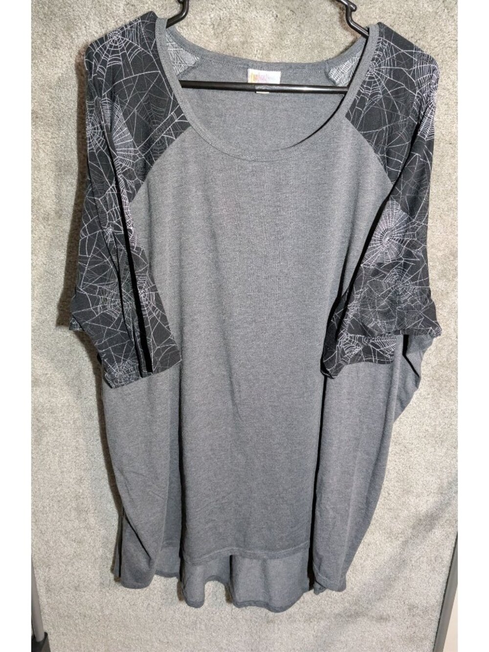 080 LuLaRoe Gray Spiderweb Raglan Top 3/4 Sleeve Size 3XL